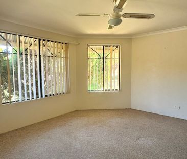 Low-Maintenance Lifestyle in Sought-After Halls Head. - Photo 1