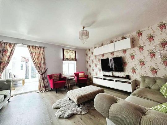 Walker Crescent, Langley, SL3 - Photo 1