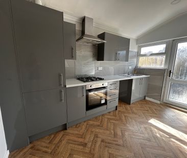 Upper Inkerman Street, Llanelli, Carmarthenshire, SA15 1SB - Photo 5