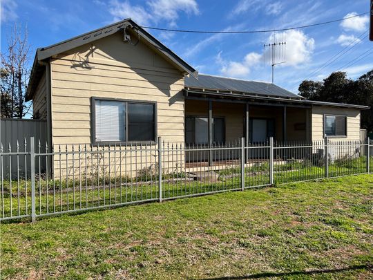 House & Large Shed - Photo 1