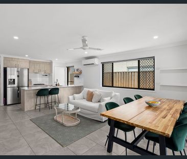 Lovely family home with multiple living areas and great backyard! - Photo 3