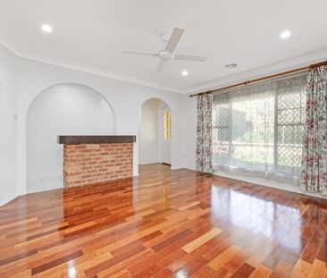 Spacious Family Home in a Quiet Cul-de-sac - Photo 2