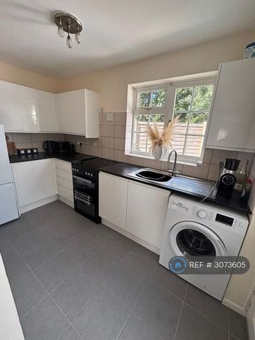 2 bedroom end of terrace house to rent - Photo 4