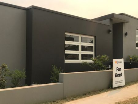 Available 27 November - Photo 4