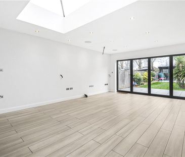 Heathcroft Avenue, Sunbury-on-Thames, Surrey, TW16 7TL - Photo 2