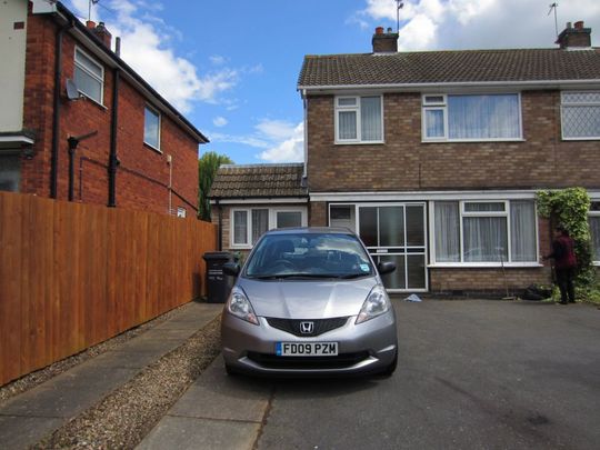 64 Coniston Crescent - 4 bed 2 Bathroom Loughborough - Photo 1