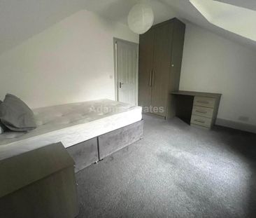 3 bedroom flat to rent - Photo 4