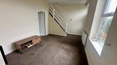 2 bedroom end of terrace house to rent - Photo 2