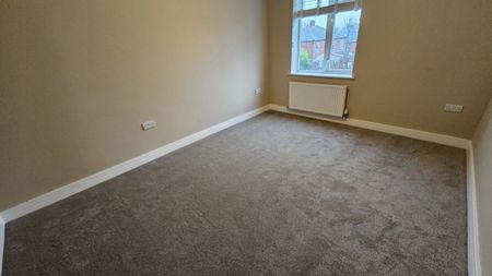 3 bed Semi-Detached - To Let - Photo 5