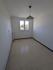 Location Appartement 4 pièces 71m² MARTIGUES 13500 - Photo 4