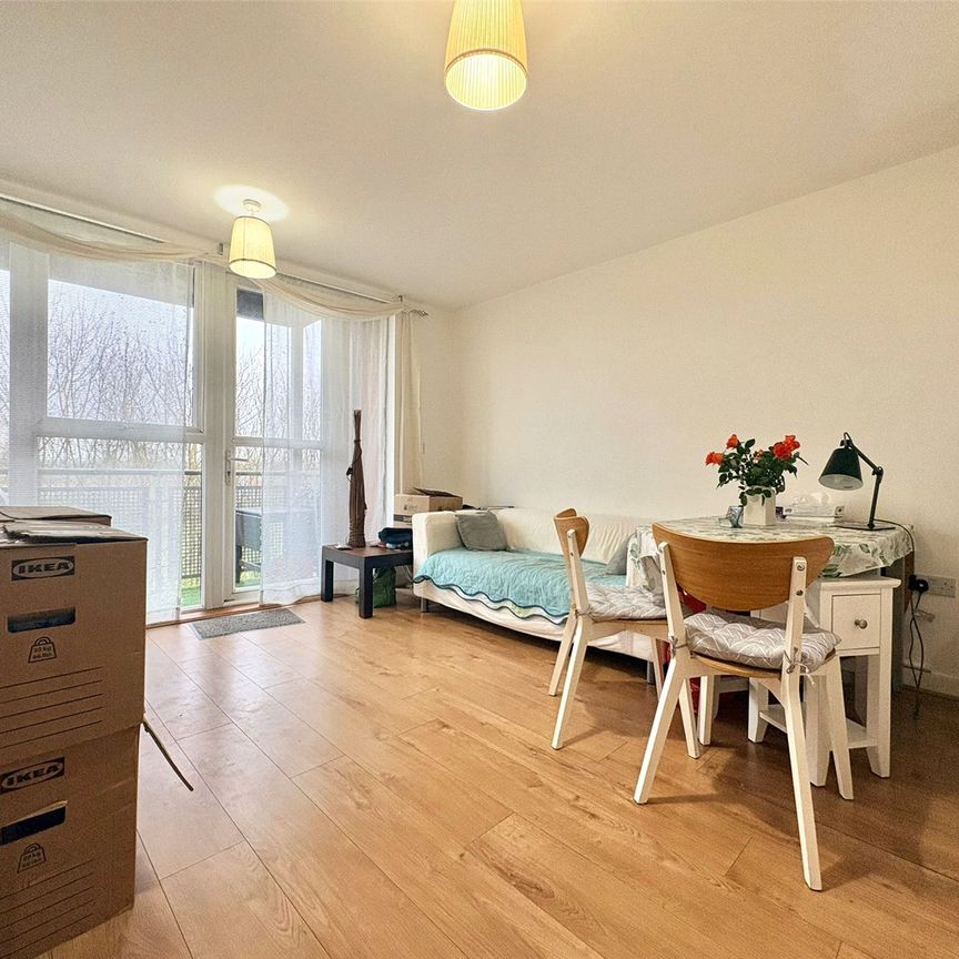 Langhorn Drive, Twickenham, TW2 7SY - Photo 1