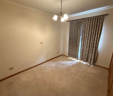 Comfortable Family Living in a Quiet Location - Photo 5