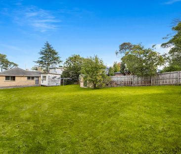 Bright and Spacious Family Home in a Sought-After Location - Photo 1