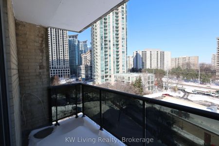 33 Central Parkway W #504 - Photo 2