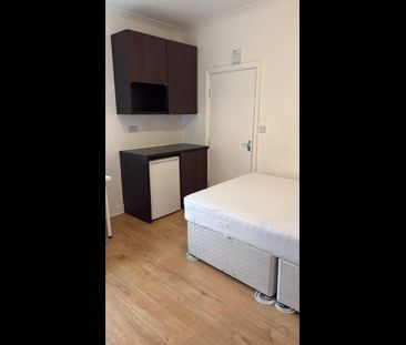 Room in a Shared House, Ivy Road, NW2 - Photo 1