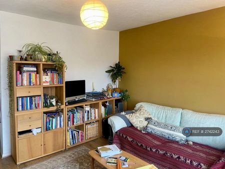 2 bedroom flat to rent - Photo 2