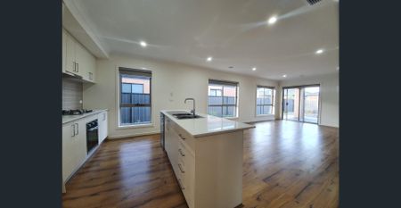 Spacious, Stylish & Perfectly Located – Your Next Family Home Awaits! - Photo 5