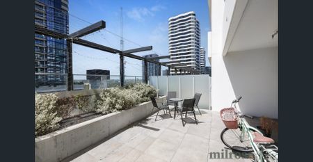 Bright & Airy Apartment with a Large Balcony - Photo 2