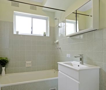 Well-Presented Two Bedroom Apartment in Prime Location - Photo 6