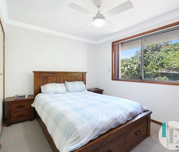 Spacious Three bedroom Home - Photo 5