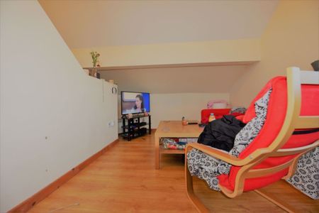 2 bedroom Flat in 1 Low Close Street, Leeds - Photo 5