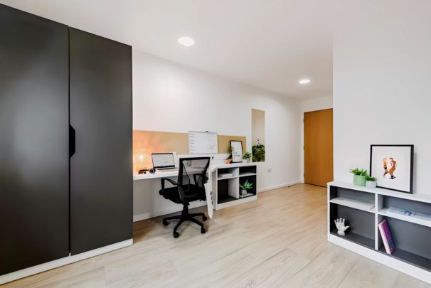 En-suite bronze accessible - Photo 1