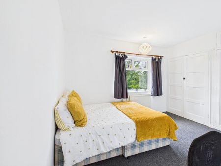 4 bedroom semi-detached house to rent - Photo 5