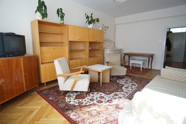 Kiadó földszinti lakás a Kossuth Téren! - Photo 1