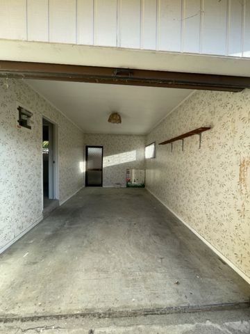 Close to town centre - Photo 5