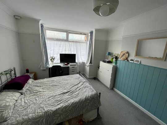 Filton Avenue, Filton - Photo 1