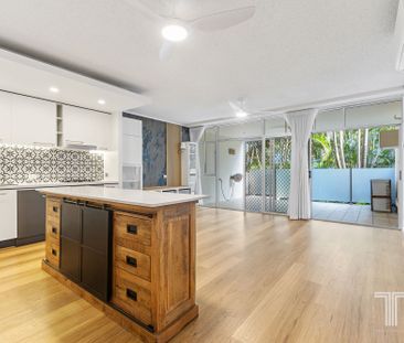Spacious Renovated Unit in the Heart of Bulimba - Photo 5