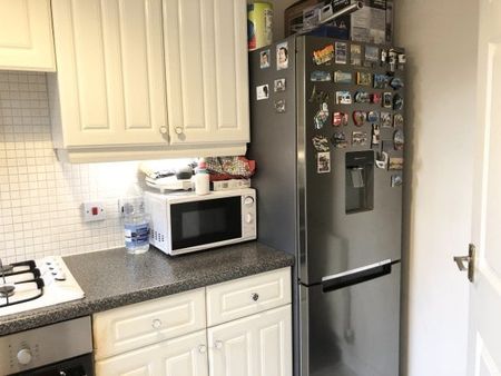 Tallis Court, Kidman Close, RM2 6GH, Property for rent - Photo 3