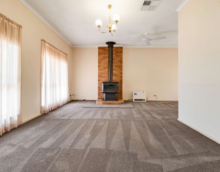 19 Upland Drive - Photo 3