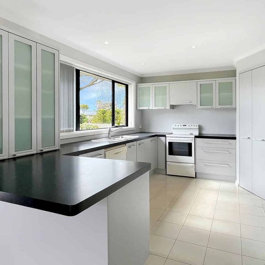 BURNSIDE - FAMILY HOME, FOUR BEDROOMS, DOUBLE GARAGE, BIG SECTION - Photo 1