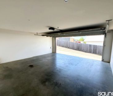 Modern unit - Photo 3