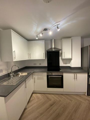 3 bedroom flat to rent - Photo 4