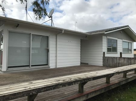 Family Home in Halfmoon Bay - Photo 2