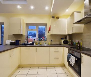 1 bedroom in a house share to rent - Photo 4