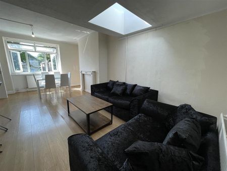 3 bedroom flat to rent - Photo 3