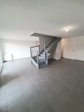 Location Appartement 3 pièces 67m² GAGNAC SUR GARONNE 31150 - Photo 2