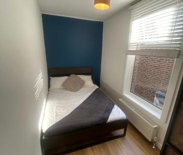 LOVELY DOUBLE ROOM WITH ENSUITE - Photo 3
