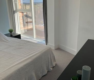 2 Bed Penthouse, Edgewood Mews, N3 - Photo 4