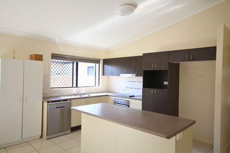 127 Summerland Dr, Deeragun QLD 4818 - House For Rent | Domain - Photo 4