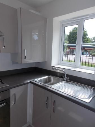 2 bedroom terraced house to rent - Photo 4