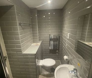 Room in a Shared Flat, Broad Lane, CV5 - Photo 4