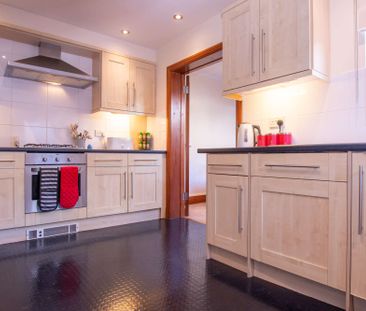 Quirky four bedroom house on Coburn Street - Photo 3