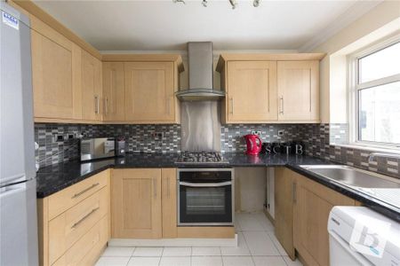 2 bedroom semi-detached house to rent - Photo 3