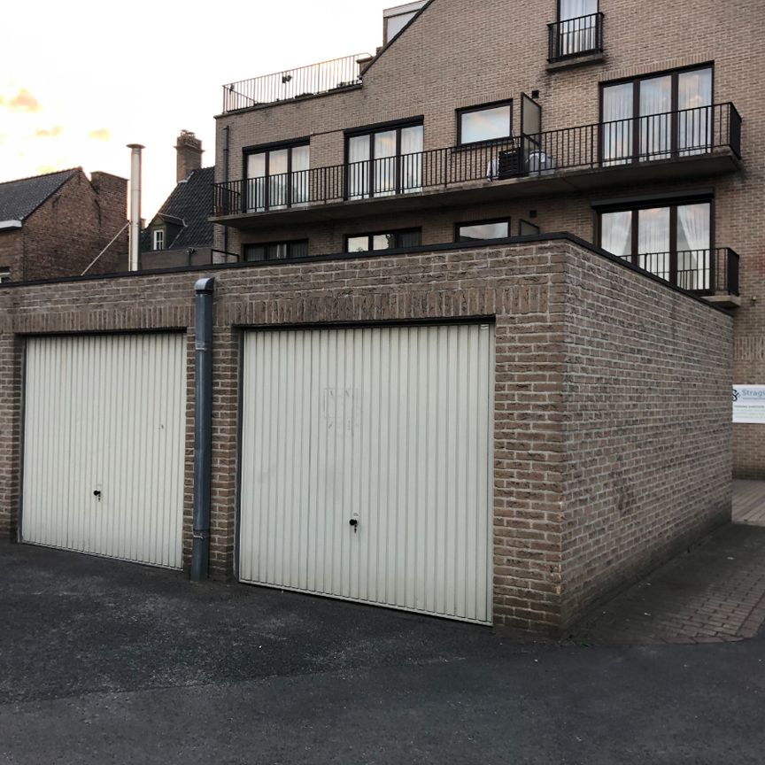 Twee slaapkamer appartement + garage - Photo 1