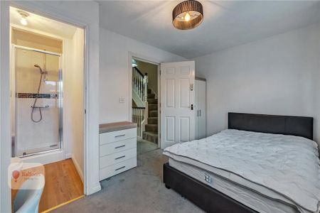 5 bedroom end of terrace house to rent - Photo 3