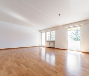 living is ... enjoying the sun on the balcony! - Foto 1